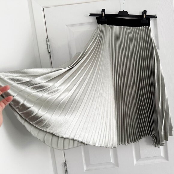 Luxe by Stylekeepers Silver Satin Pleated Skirt, size Small - Picture 2 of 7